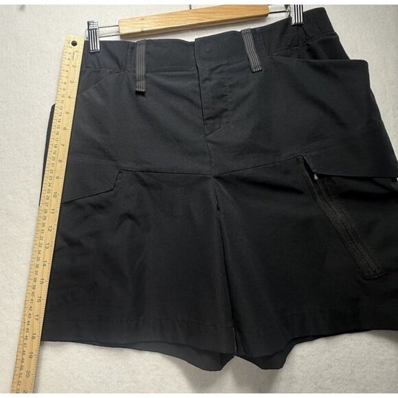 On Cloud Women's Shorts Sz L Explorer Running 6.5" Inseam Track Athleisure Black - Picture 7 of 9